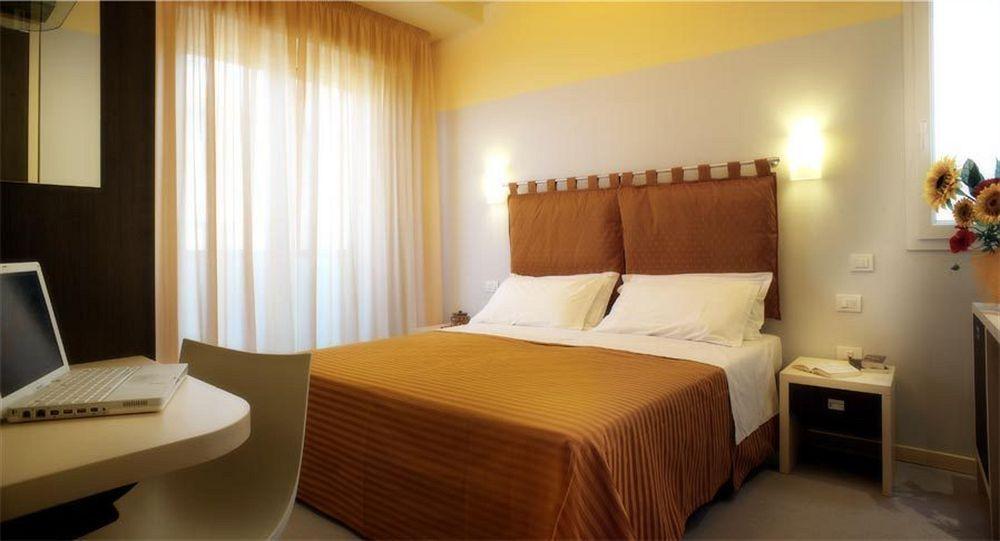 Hotel Commodore Riccione Exterior photo
