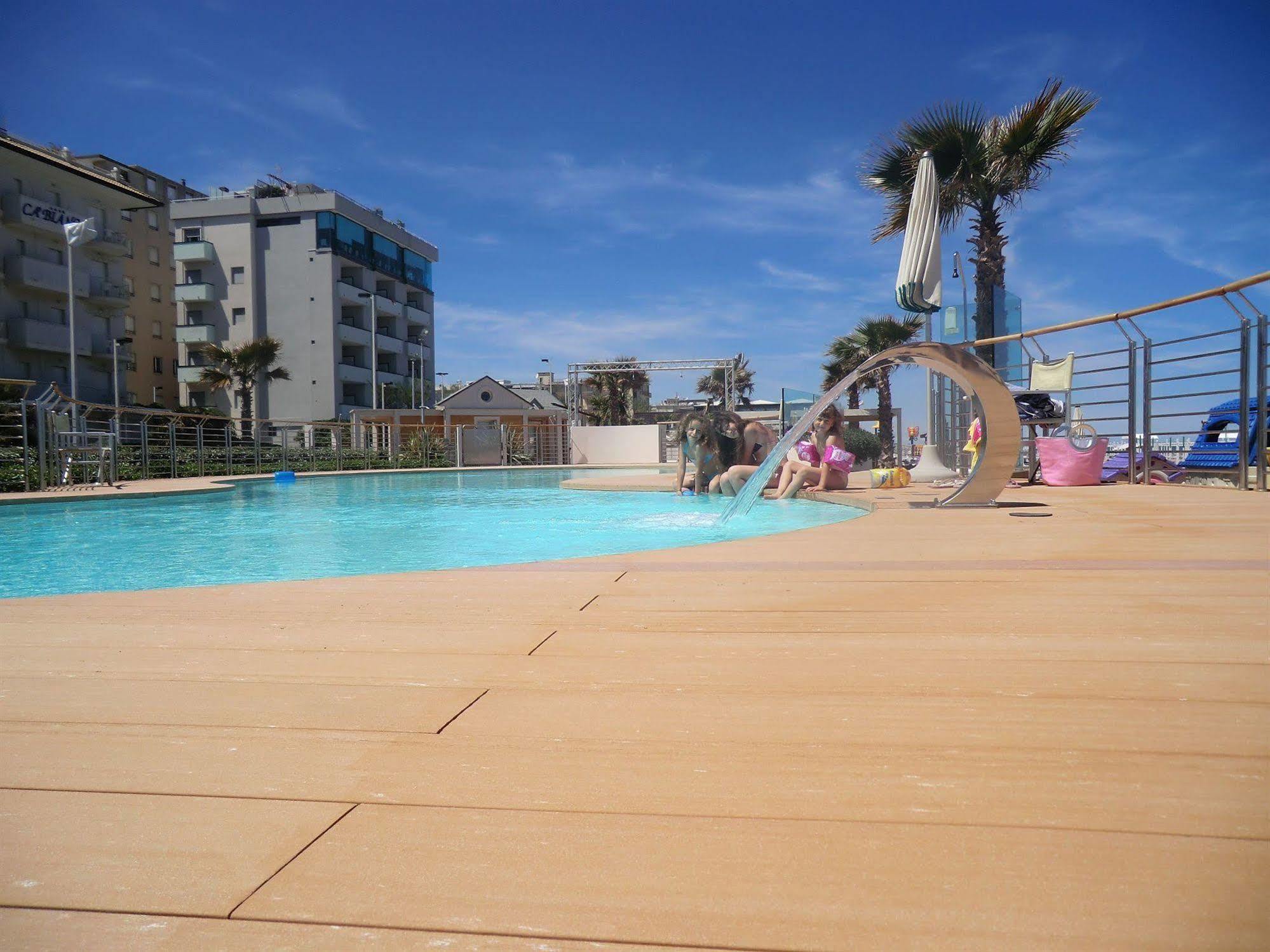 Hotel Commodore Riccione Exterior photo