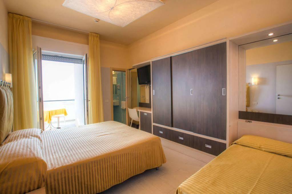 Hotel Commodore Riccione Exterior photo